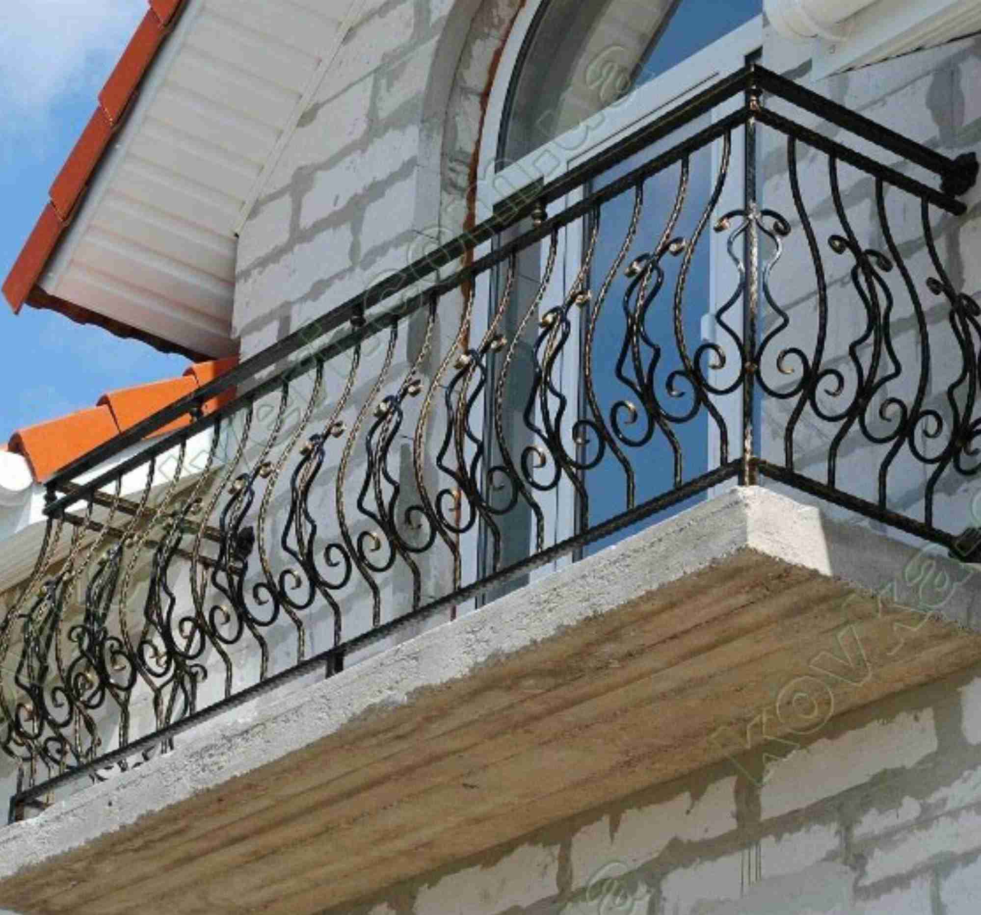 Балконы волной. Кованые балконы. Кованые балконные ограждения. Ковка балконных ограждений. Ограждение балкона ковка.
